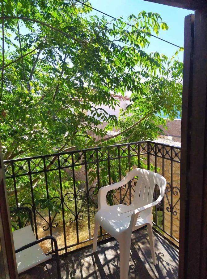 Rosalia Apartments Chalki Town ภายนอก รูปภาพ