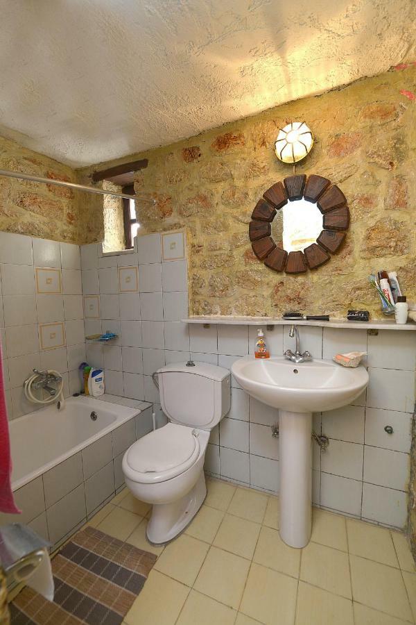 Rosalia Apartments Chalki Town ภายนอก รูปภาพ