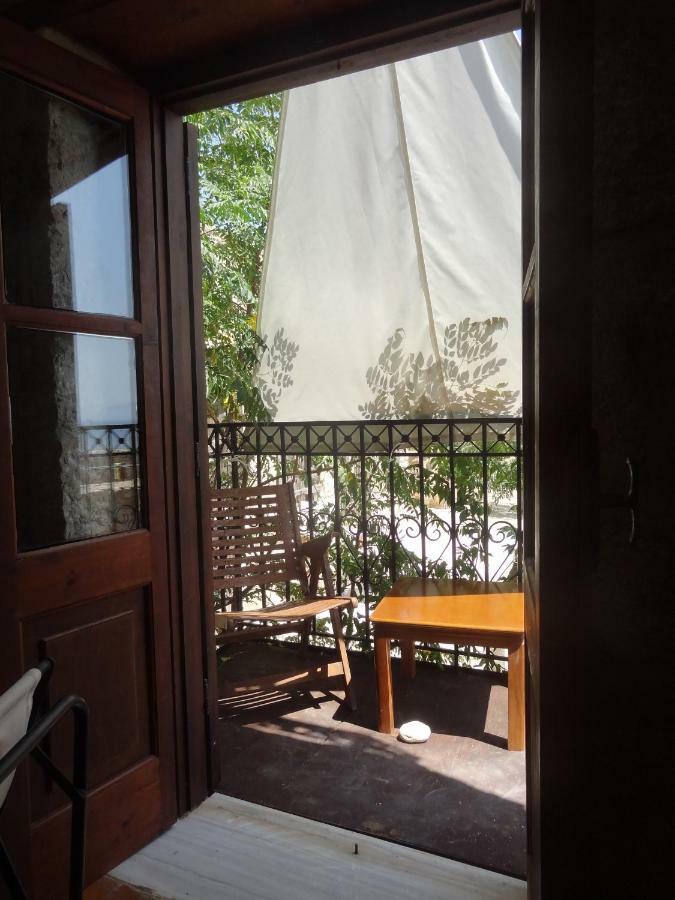 Rosalia Apartments Chalki Town ภายนอก รูปภาพ
