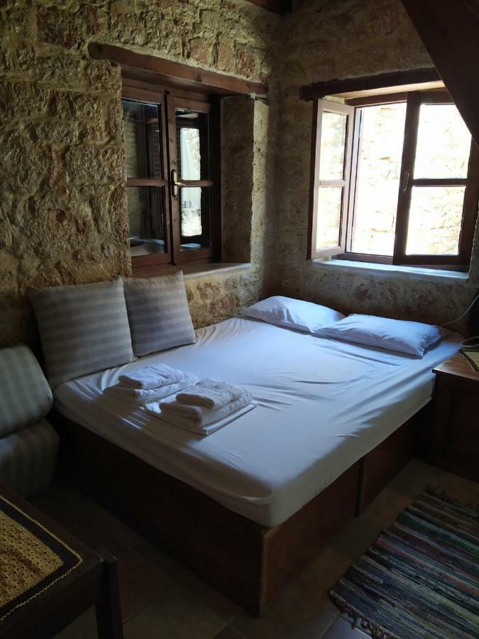 Rosalia Apartments Chalki Town ภายนอก รูปภาพ