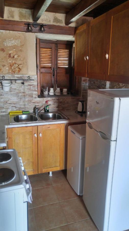 Rosalia Apartments Chalki Town ภายนอก รูปภาพ